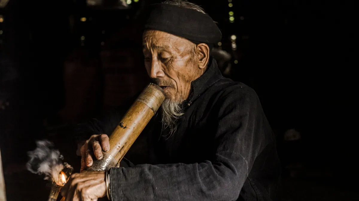 Cold Weather Smoking: How to Enjoy a Pipe Outdoors in Winter