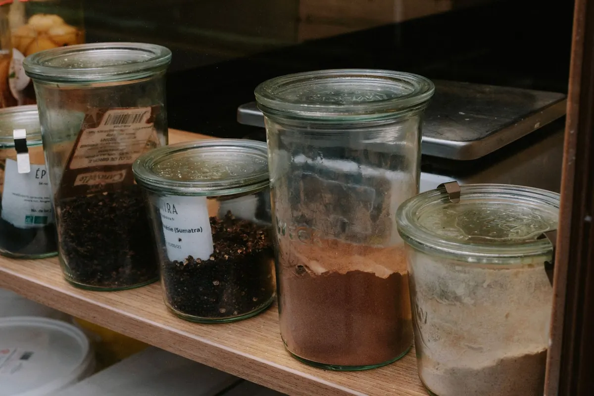 How to Store Pipe Tobacco: Jars, Tins and Humidity Explained
